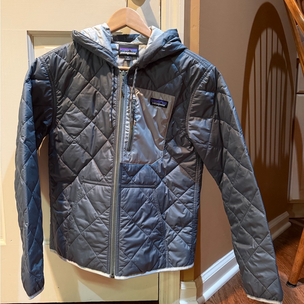 Patagonia Women’s Nouveau Green (NUVG) Diamond Quilted Jacket size XS
